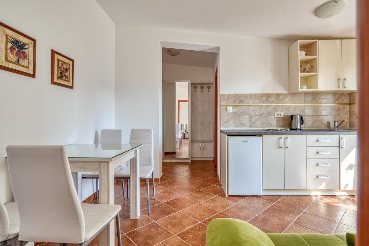 Apartmani Olga Петровац Экстерьер фото
